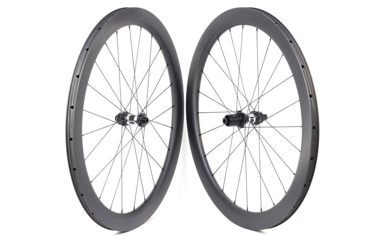 50mm clincher road wheelset with DT Swiss 350 thru axle disc hubs center lock shimano road 11S