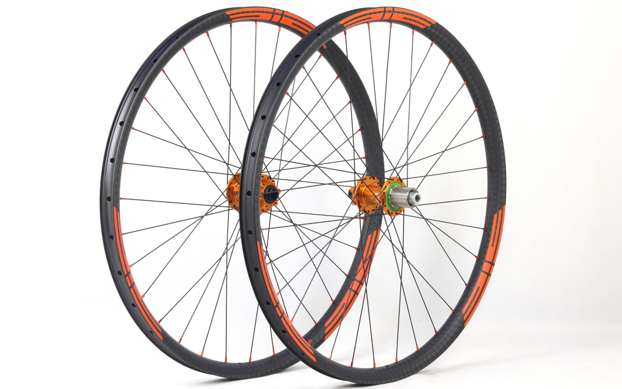 hand-built carbon wheels with orange hope pro4 evo hubs and orange eie decals 