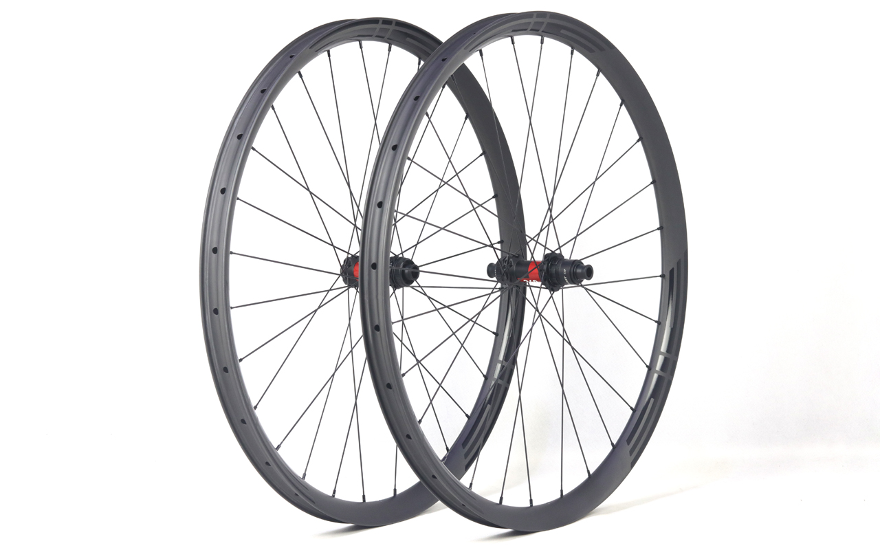 100% custom made AM/DH wheels tubeless compatible