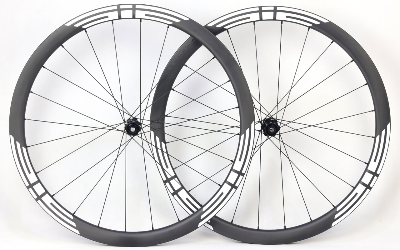 700C aero shaped 35mm deep handbuilt carbon road disc wheels 28mm wide