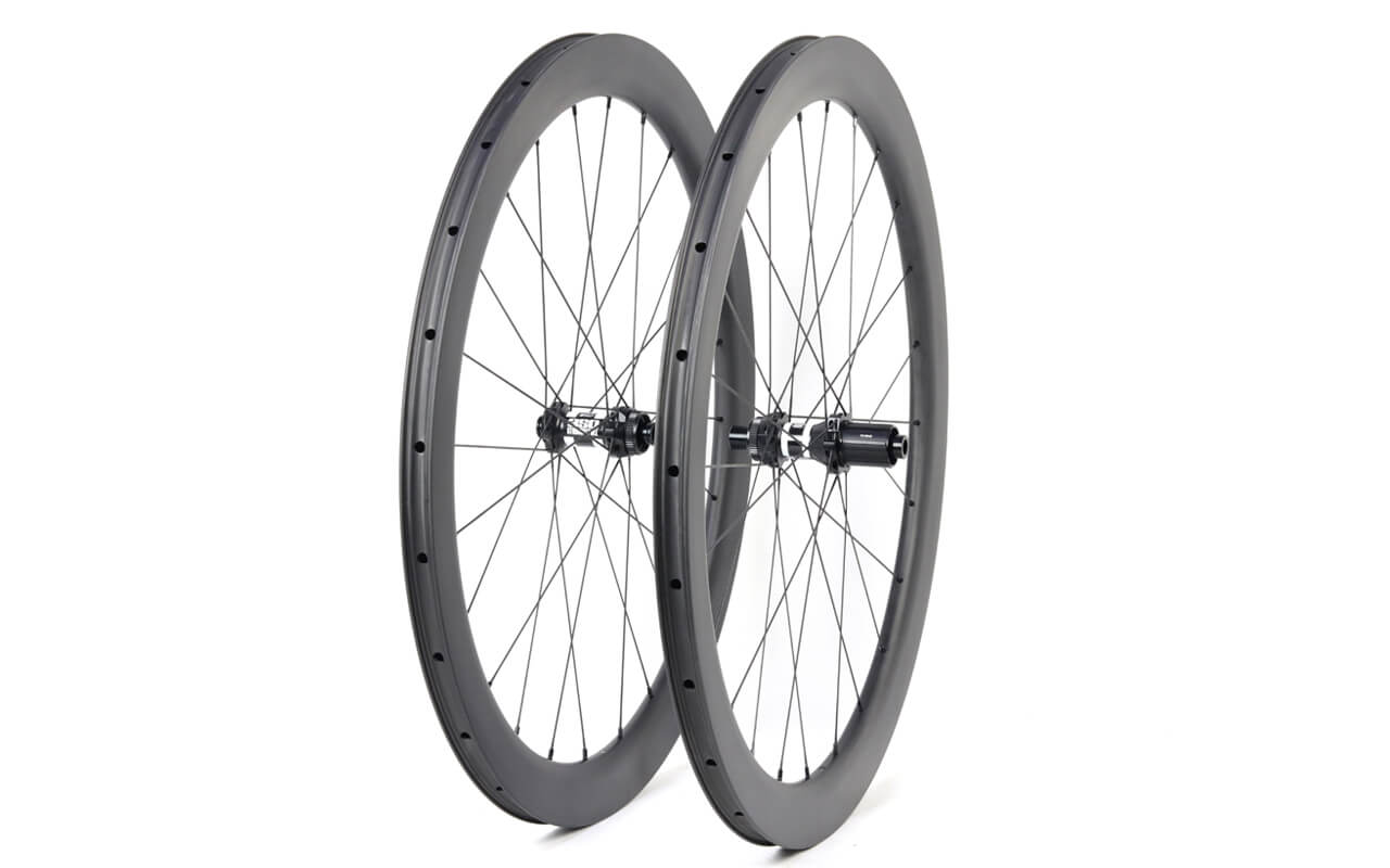 700C hooks carbon fiber handbuilt wheelset with DT Swiss 350 hubs Sapim CX-Ray spokes