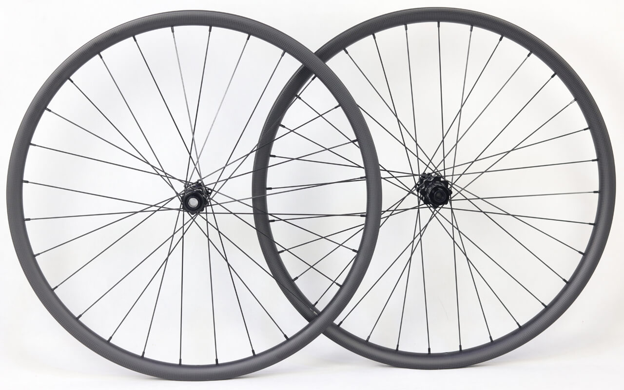 tubeless compatible carbon wheels
