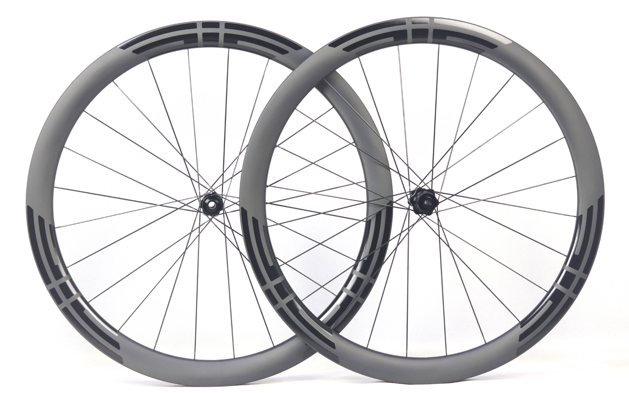 handbuilt carbon road wheels 45mm deep 28mm wide tubeless ready