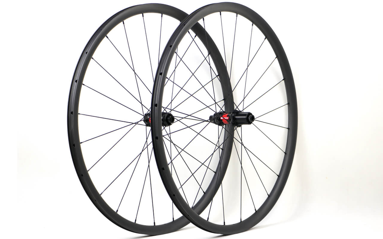 asymmetric carbon disc wheels DT 240s hubs sapim CX Ray spoke for crosscoutry bicycle