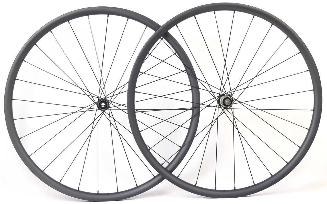 super light 700C tubular wheels and sapim CX-Ray spokes for road bicycles