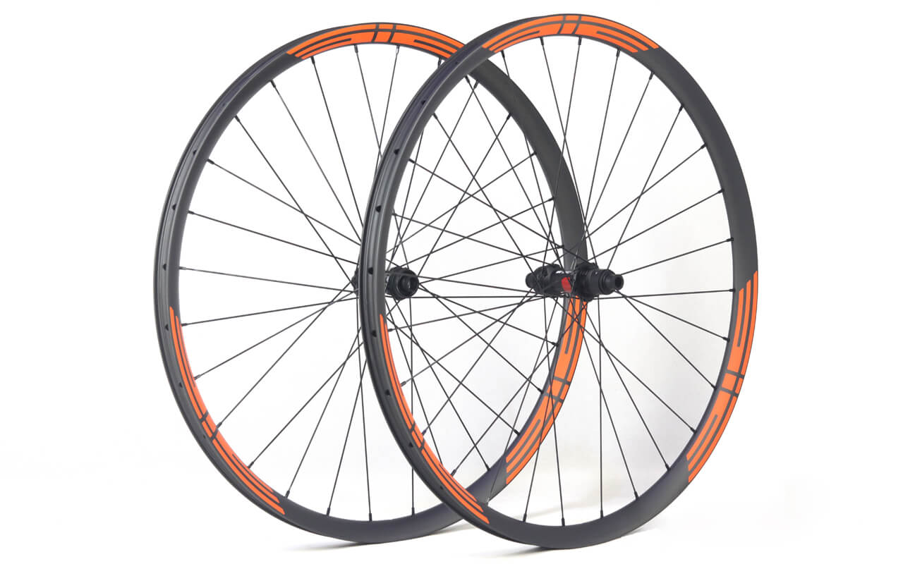 affordable price and ultralight handbuilt carbon wheelsets made in China 