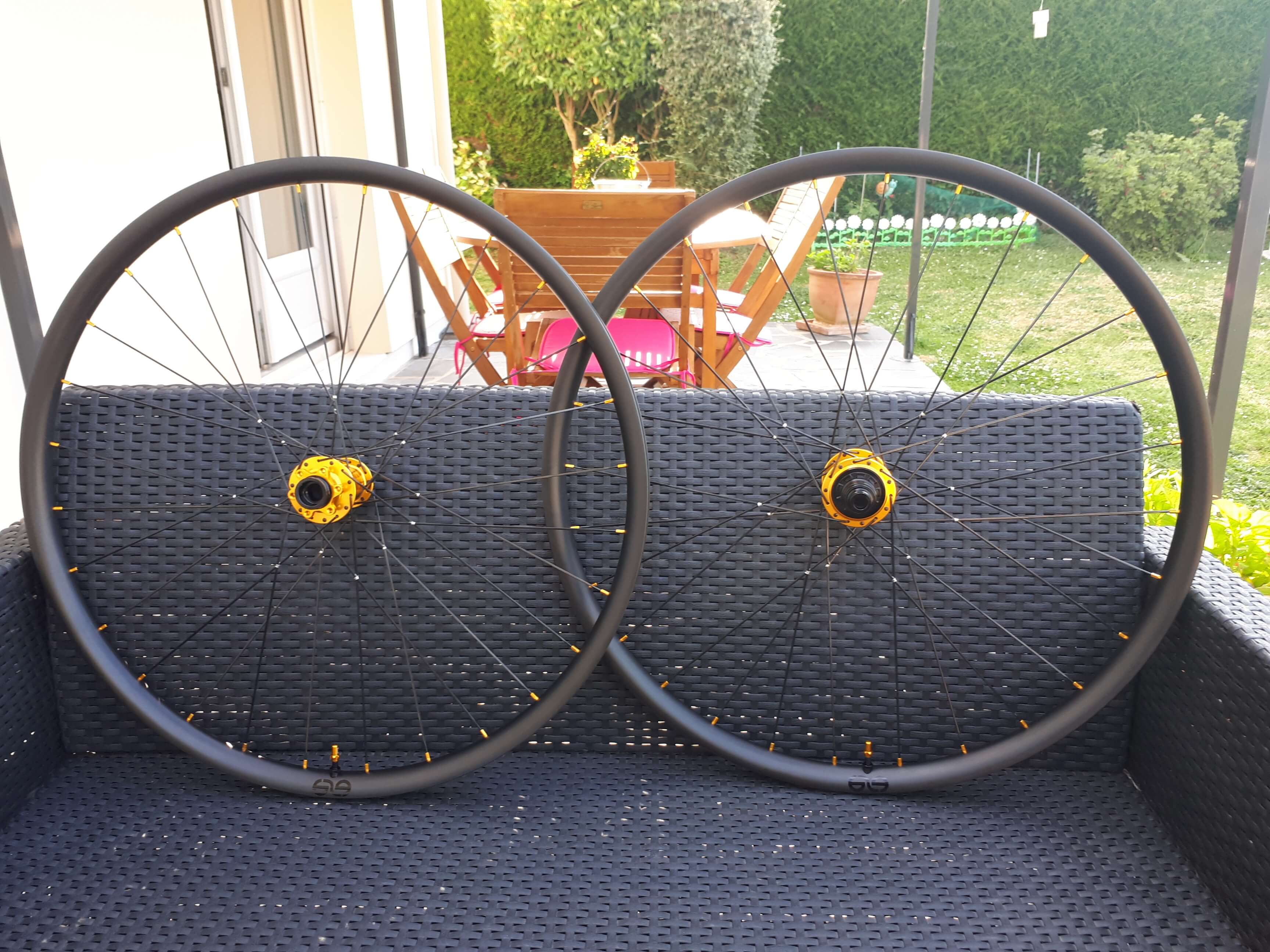 handbuilt carbon MTB wheels 