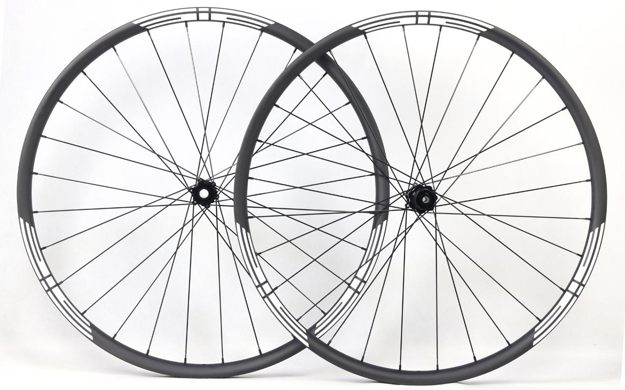 29er XC bike wheelset with DT Swiss 350 boost center lock 28/28 spoke count straight pull Shimano MTB10/11 freebody