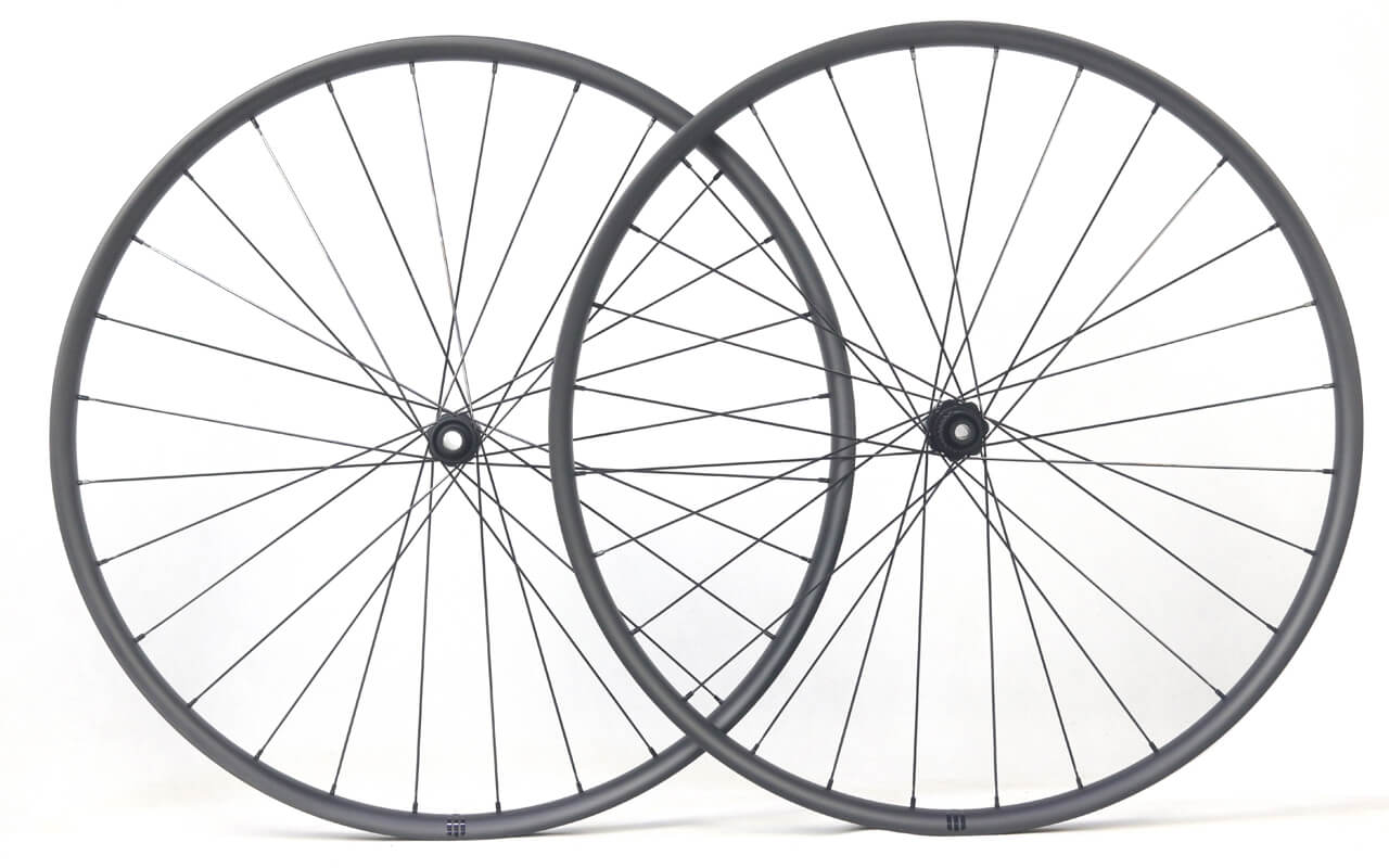 carbon 29er wheels clincher and tubeless compatible UD weave matte finish