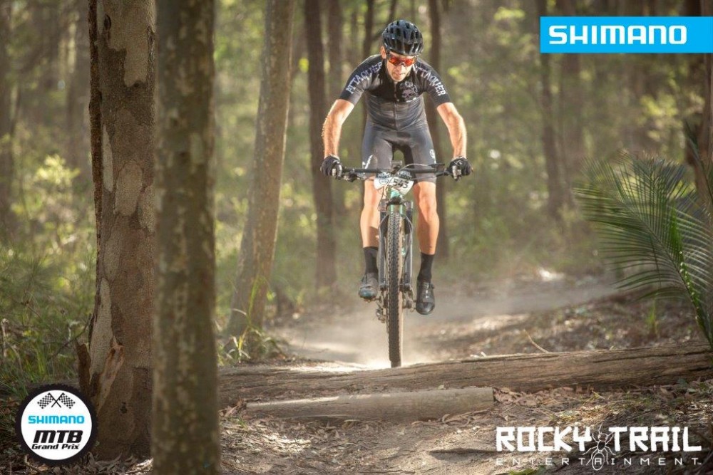 handbuilt carbon bike wheels 