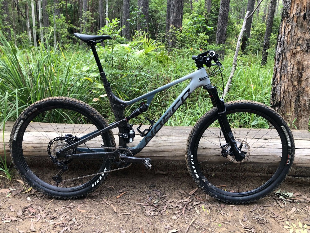 cross country mountain bike with eie wheels 