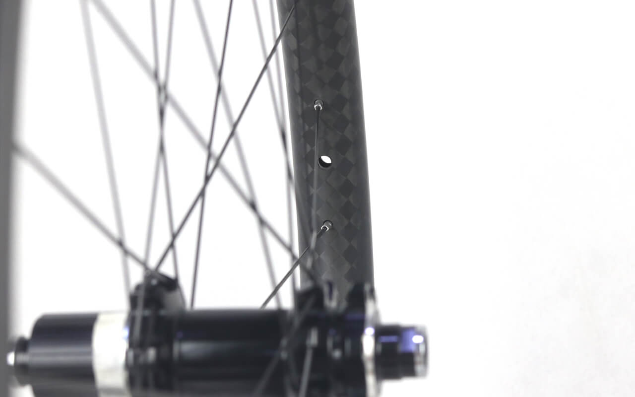 eie carbon mtb wheels angled hole 