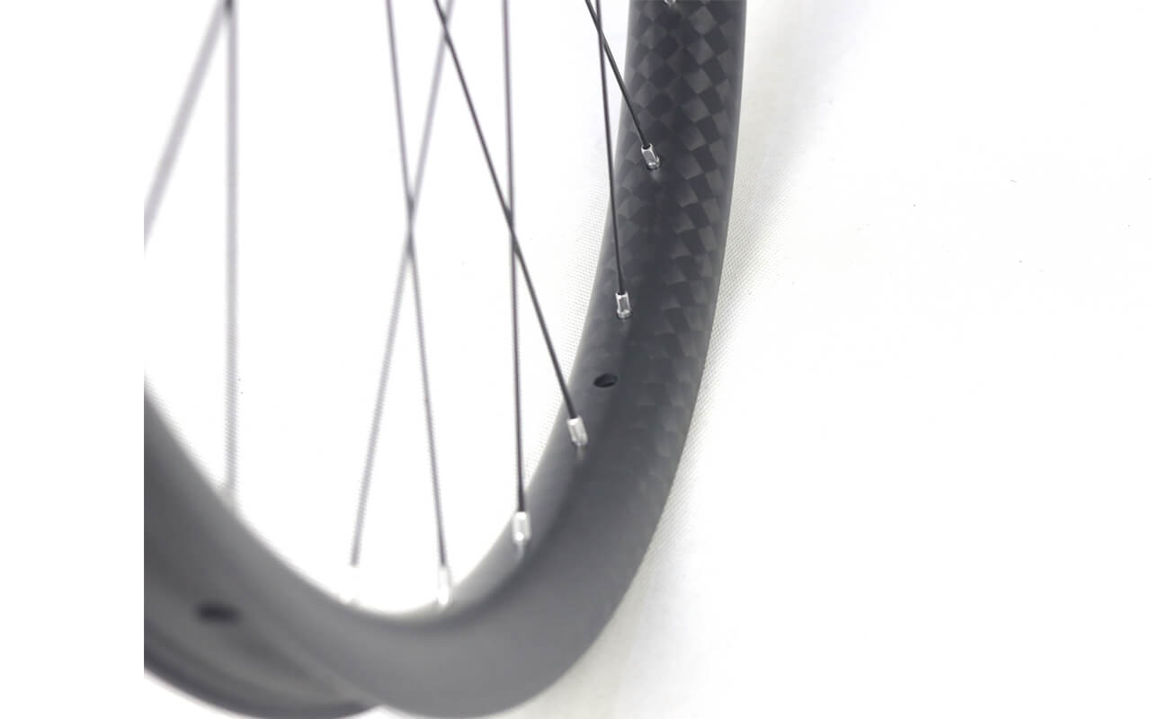 eie carbon bike wheels angled hole