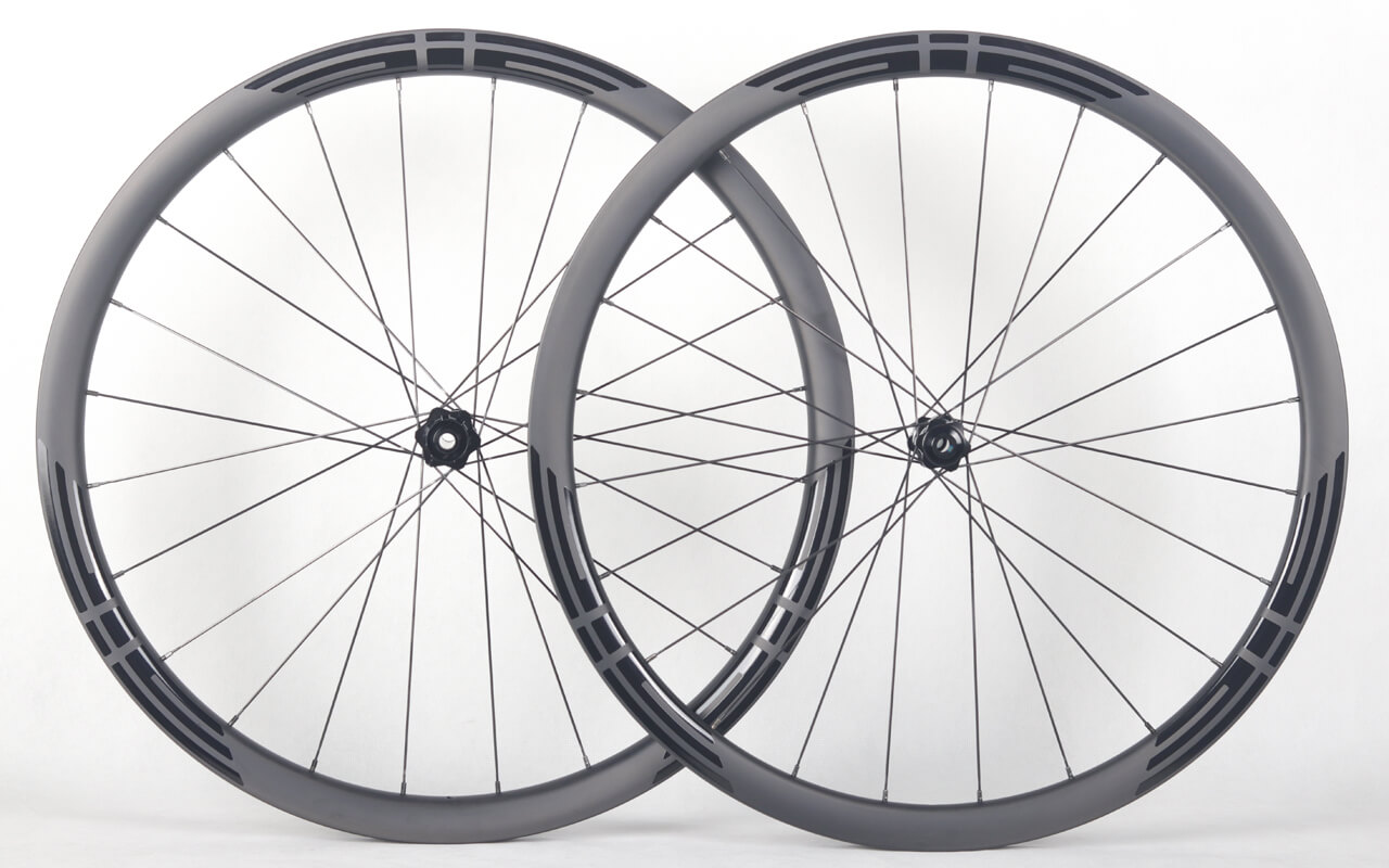 700C 35mm deep 28mm wide hookless carbon bike wheelset