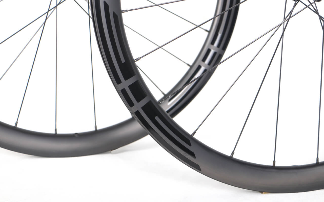 carbon road wheelset UD weave matte finish 