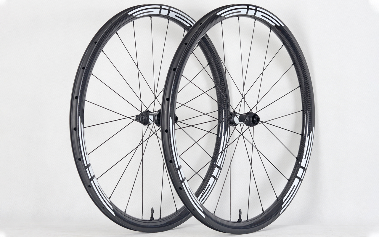 700C-35mm-deep-30mm-wide-carbon-gravel-wheels