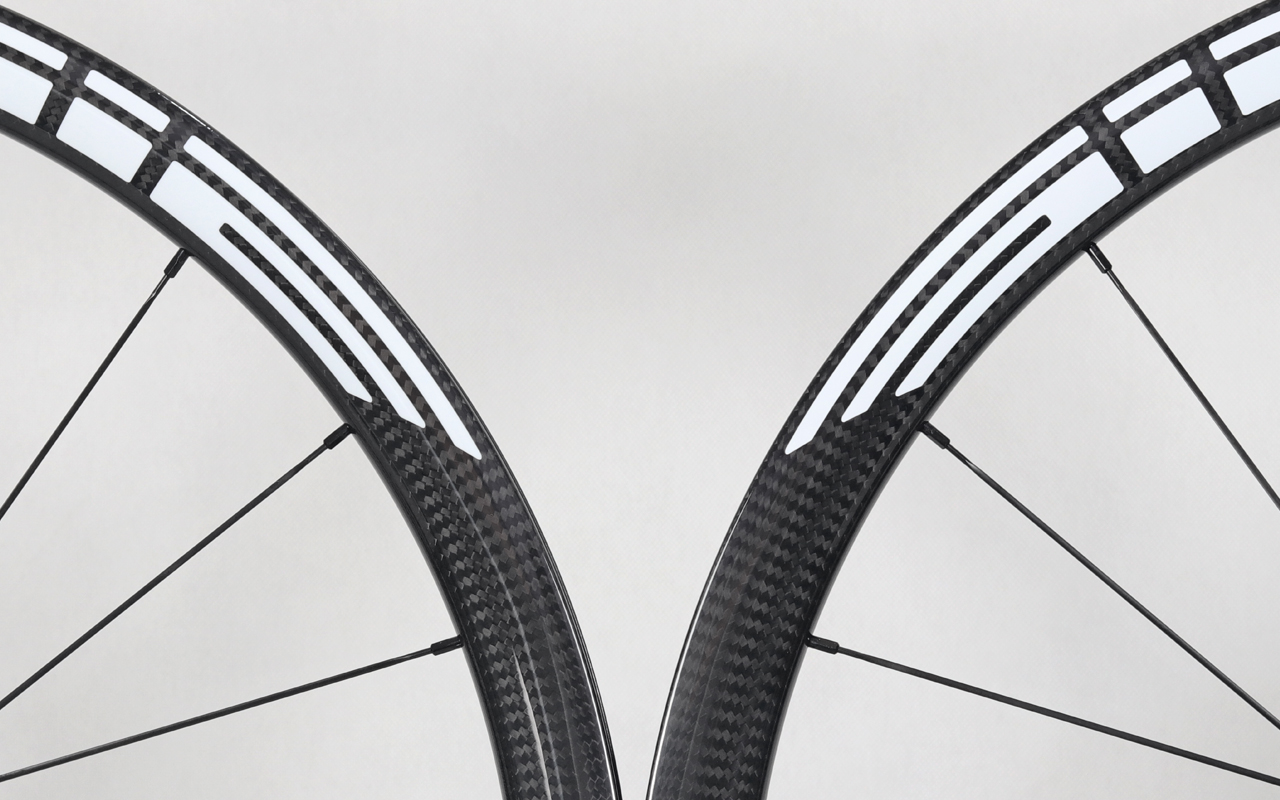 700c-asymmetric-35mm-deep-carbon-wheels