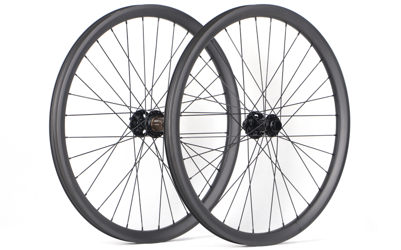 26er-I27-D30-symmetric-mountain-bike-hookless-AM-carbon-wheels