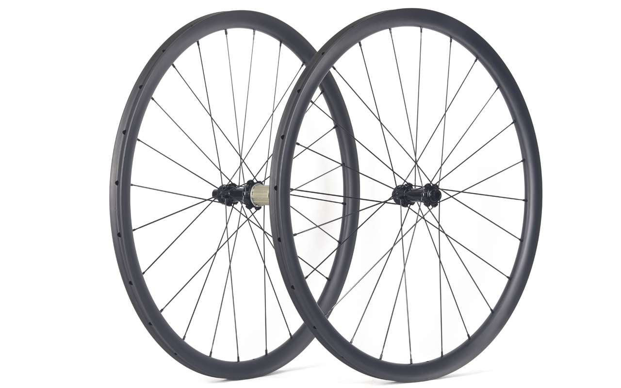 700c-I26-D30-symmetric-road-bike-tubular-carbon-wheels-2