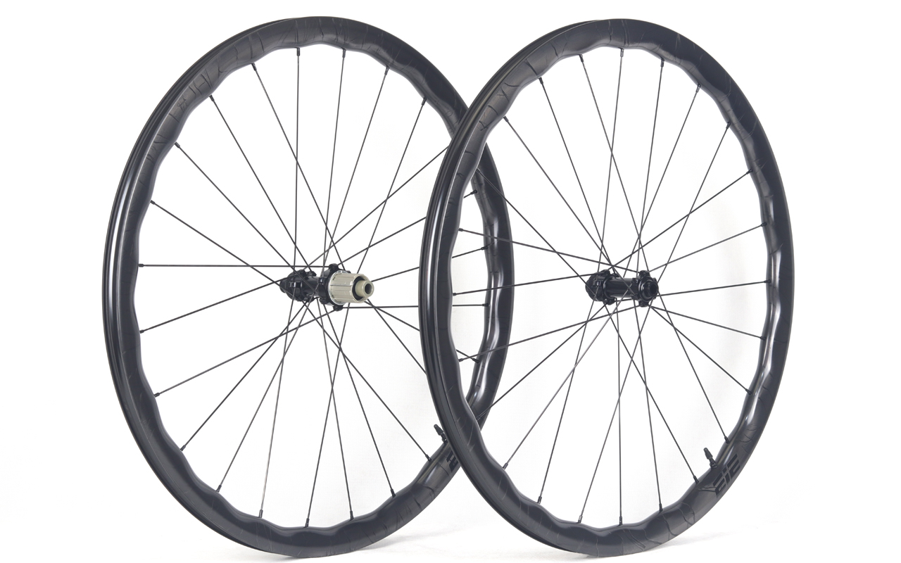 700C-I22-D35-symmetric-road-bike-hookless-clincher-carbon-wheels-2