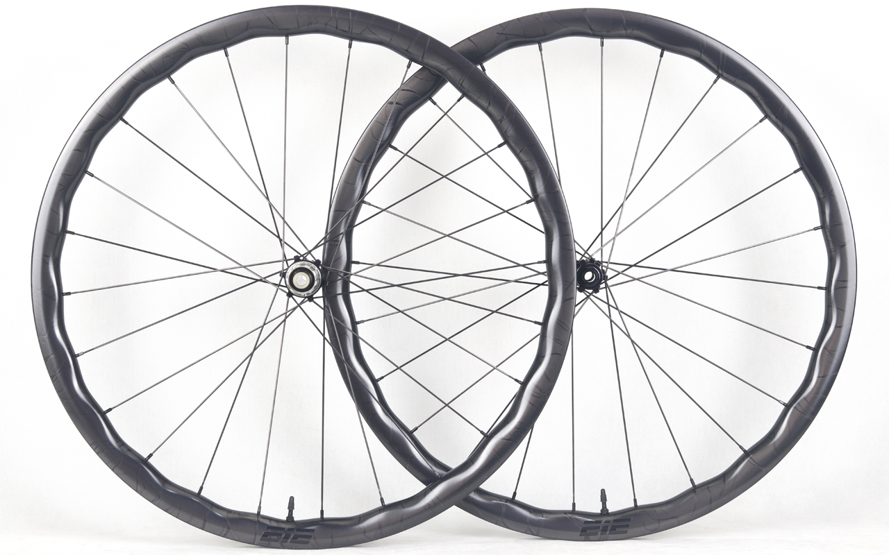 700C-I22-D35-symmetric-road-bike-hookless-clincher-carbon-wheels