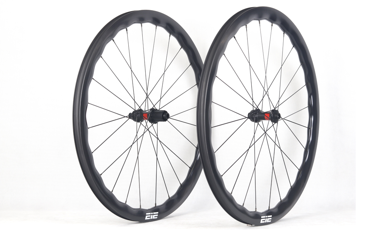 700C-I22-D40-symmetric-road-bike-hook-clincher-carbon-wheels-2