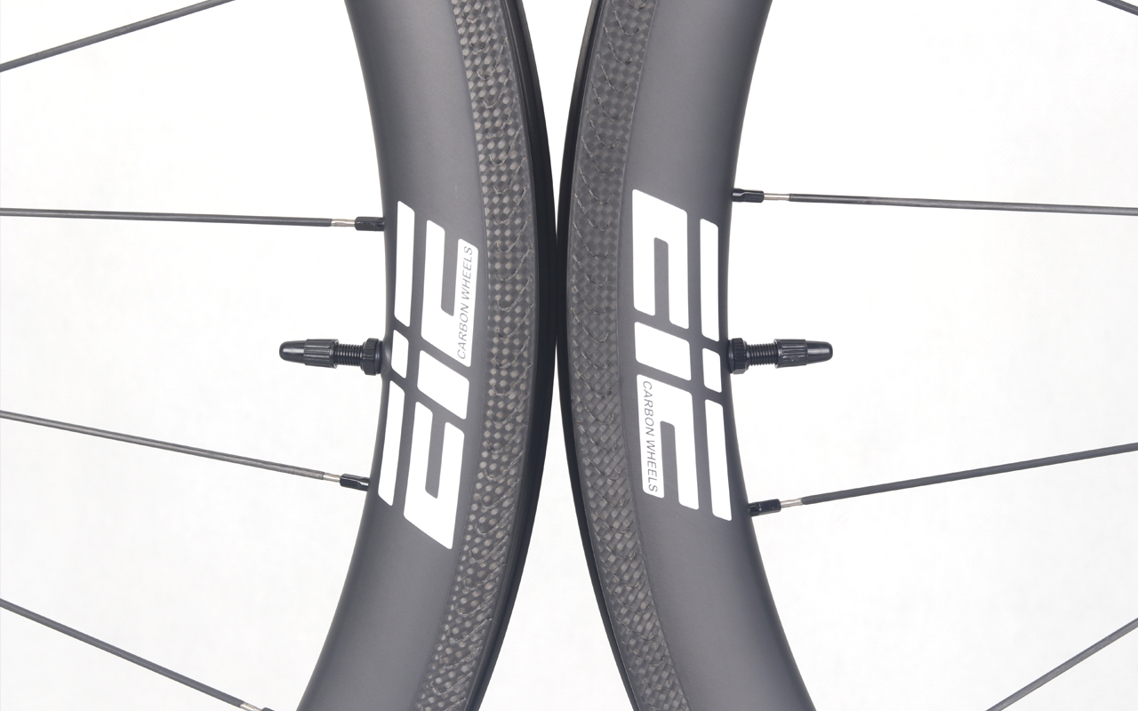700C-I28-D45-symmetric-road-bike-clincher-carbon-wheels-2
